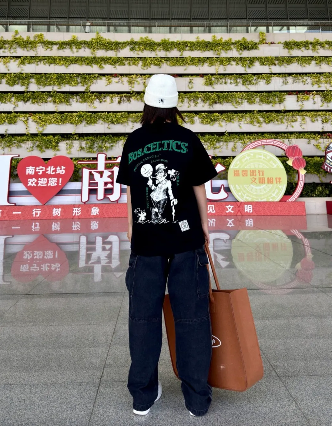 No watermark upper body rendering 𝟭𝟬𝟰𝟵𝟲# Exclusive real shot/difference between various stolen pictures and online version on the market [𝗮𝗱𝗶𝗱𝗮𝘀Clover three-stripe workwear embroidery𝗹𝗼𝗴𝗼 jeans] Retro cool ceiling, one pants to confer gods/Versatile men and women Same Style ✅Full set of 1:1 customized accessories ➕Customized three-label ➕𝗬𝘂𝗮𝗻 version hangtag ➕𝗹𝗼𝗴𝗼 packaging bag🔥 ➕Scan the tag to enter the official website. ✅Top Original version, ins Xiaohongshu Getwu Kuaishou and many bloggers wear it. 💥 Weld sports genes and workwear aesthetics together! This pair of clover pants can be worn all year round. ✅ Classic clover is full of DNA. The iconic three stripes + White clover logo on the side are full of retro feeling and full of recognition. At a glance, you can see the high-end feeling of Adidas, and the trendy identity is directly sealed. ✅ Workwear + denim double buff superposition, heavy denim fabric + three-dimensional large pocket workwear design, stiff and stylish without collapse, Wear-Resistant, with a retro feel as you wear it, and an American street feel. ✅ The fairy wide-leg version, the king of hiding fat and slimming. High waist + slightly wide straight cut, perfectly modify the leg shape, pear-shaped body, thick legs stars are directly welded to the body! Your legs will become 30 to 70 minutes longer in seconds, and you will feel relaxed when walking. ✅ Full of details, high quality, neat open stitching, three-dimensional multi-pocket design, practical and stylish; complete original tags, restored Authentic details, full of upper body comfort, suitable for daily commuting, going out on the street, and going out on the street. ⭕The high version of the best products🐮is different from the junk products in the market🗯️The same picture but different prices means different versions. ❌Don’t be fooled by the same copywriters and pirated pictures from outside that mix and distribute high-luxury pictures at low prices. After comparing the quality, you will know where the gap is. Don’t lie. I don’t guarantee that my products are the cheapest, but I definitely guarantee that they are worth every penny of your hard-earned money! ‼ ️We don’t slash prices or lower prices, we supply products with heart and only make high-end versions!!! Breasts Jimei must see the details of my home clearly, the pictures of my home are all taken by the owner himself❤️ Color: Black Blue Size: S-2XL